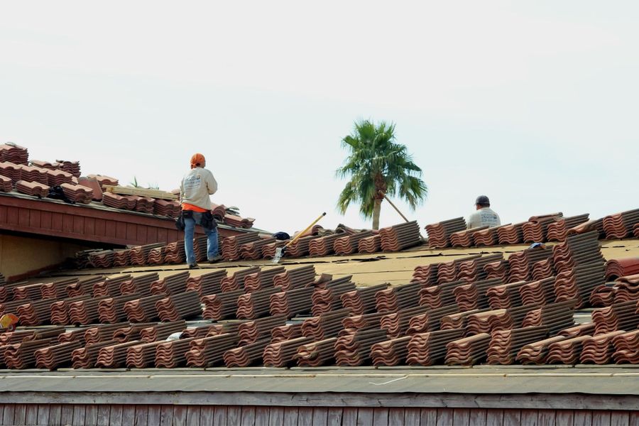 Fitting terracotta roof tiles